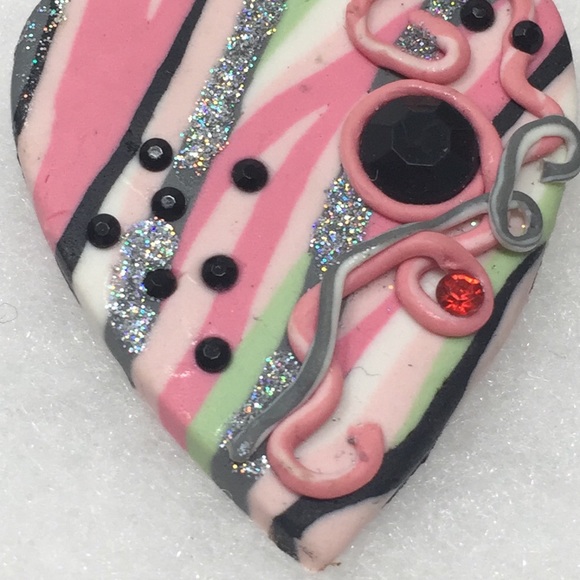 Beautiful One of a Kind Heart Brooch Rhinestones - Picture 5 of 16